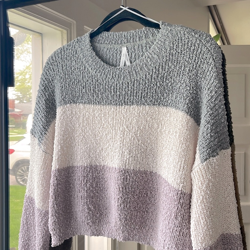 DREAMERS - Ribbed Cropped Sweater (S/M)